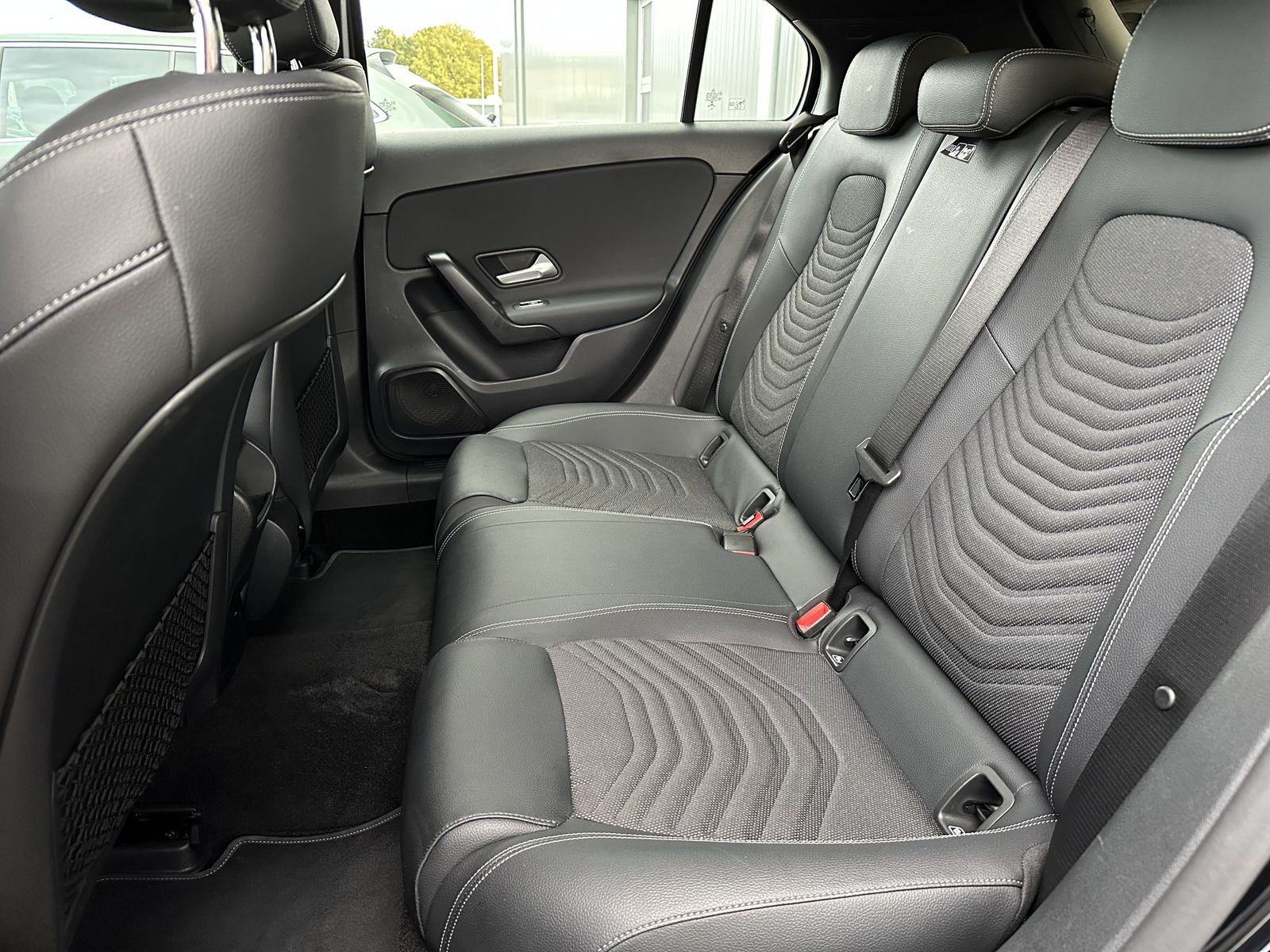 Fahrzeugabbildung Mercedes-Benz A 180d Aut. Style NAV+DAB+SITZ-PAKET+16ZO+ALARM