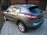Nissan Qashqai 1.6 dCi DPF Xtronic Tekna Tekna - Nissan Qashqai mit Diesel-Antrieb: Limousine