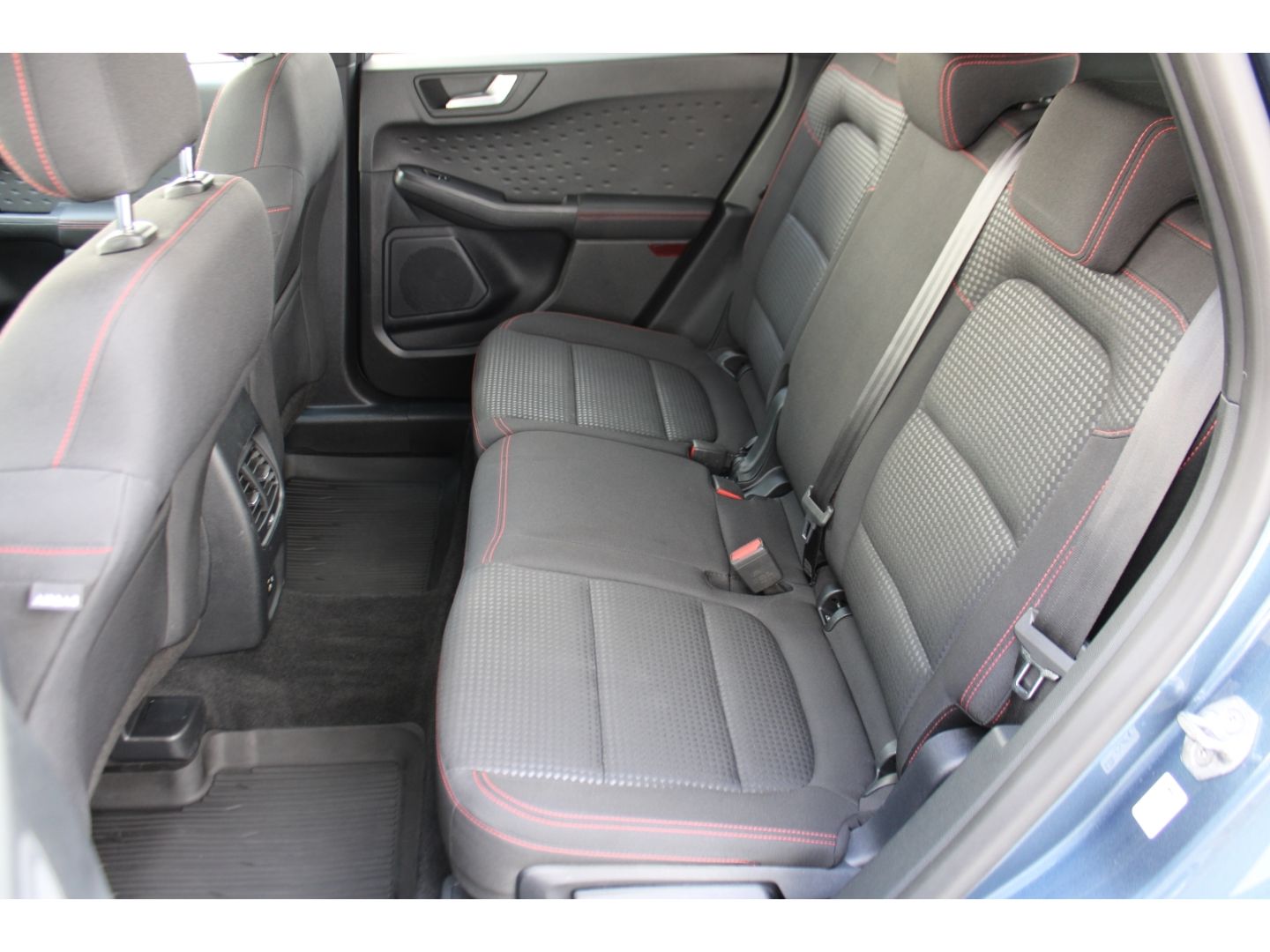 FORD Kuga 2.0 Hybrid ST-Line ACC LED TWA RFK AHK Navi - Image 8