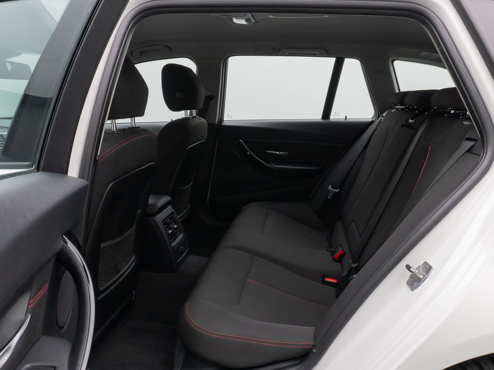 Fahrzeugabbildung BMW 320d Sport Line Xenon NaviPro HUD PDC FernlichtA