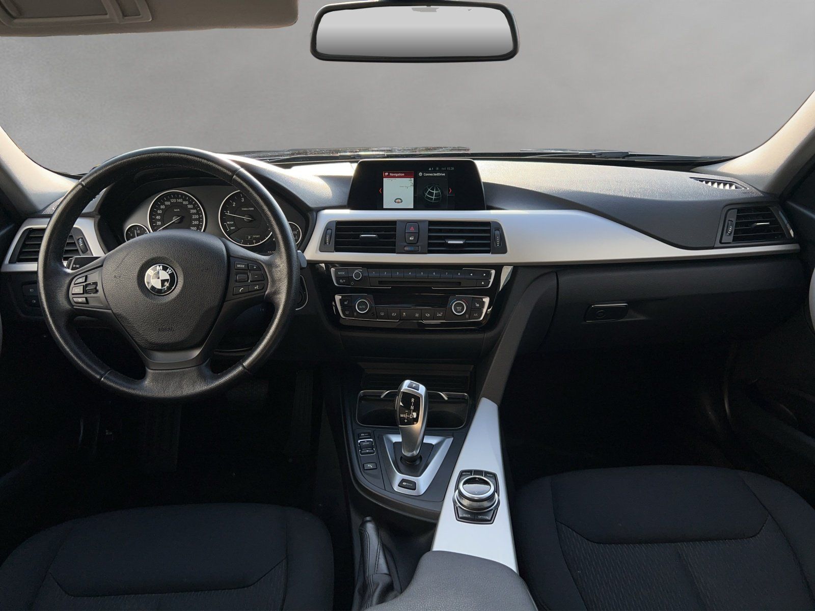 Fahrzeugabbildung BMW 330e Advantage/LED/SHZ/PDC/GRA/NAVI/