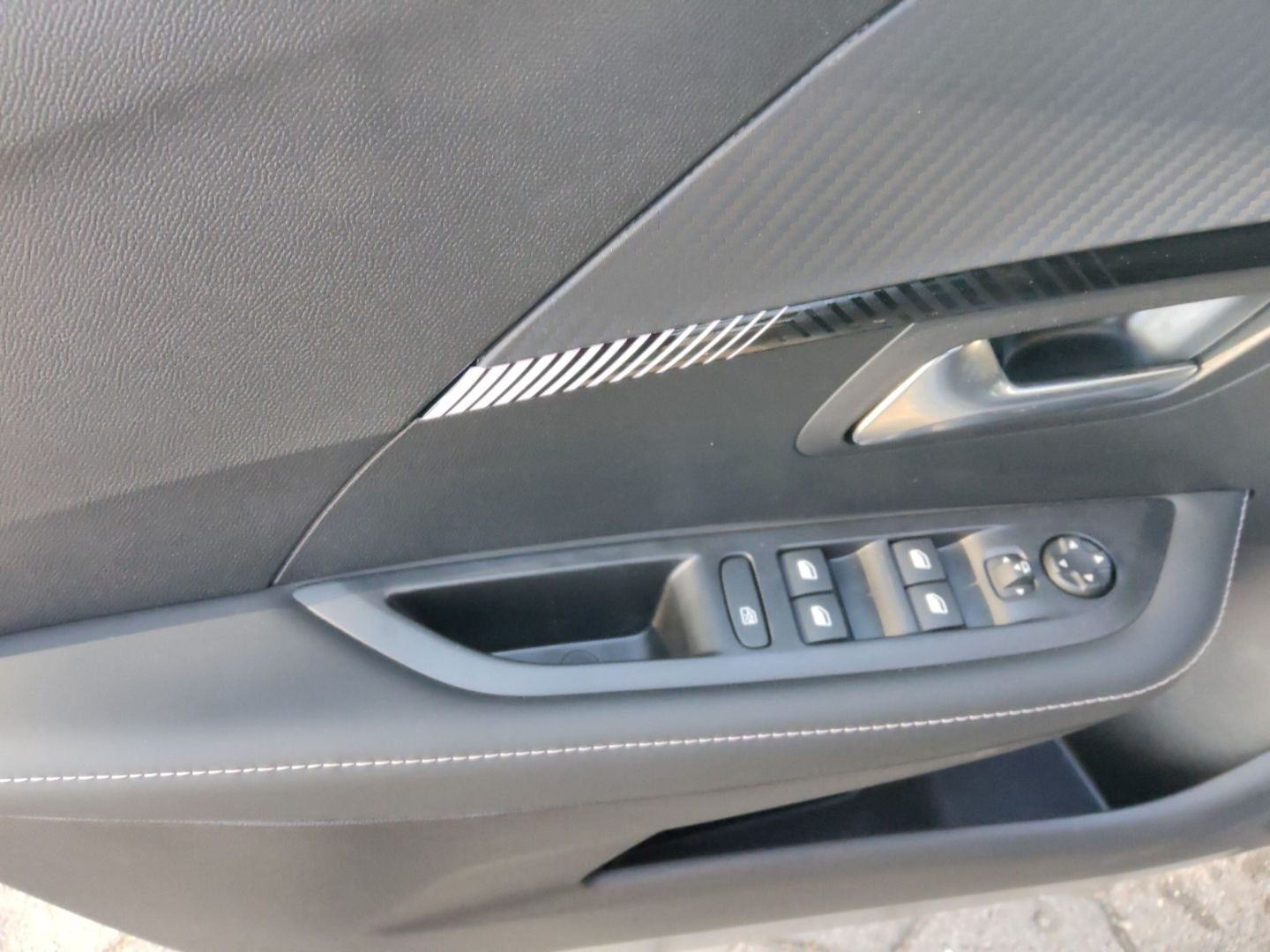 Peugeot e-208 - Bild 16