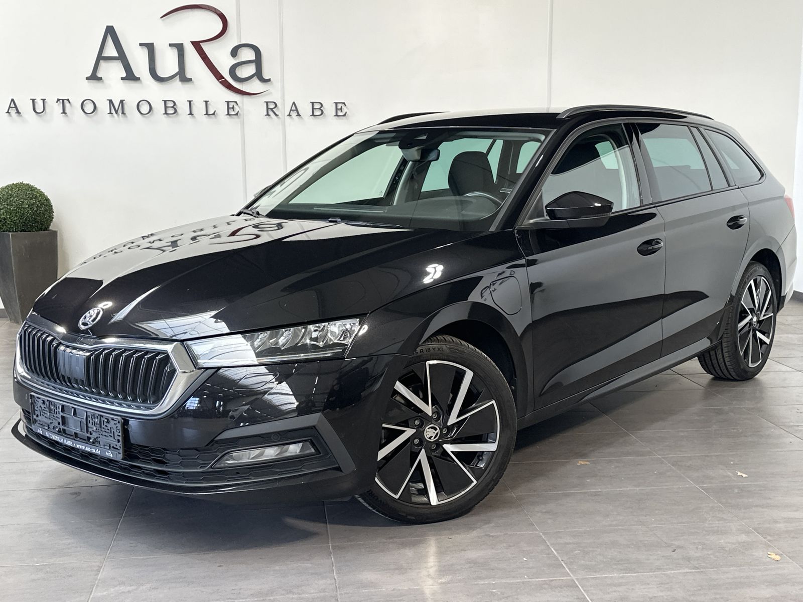 Fahrzeugabbildung SKODA Octavia Combi Clever iV Hybrid NAV+LED+AHK+18ZO
