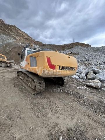 Liebherr R946