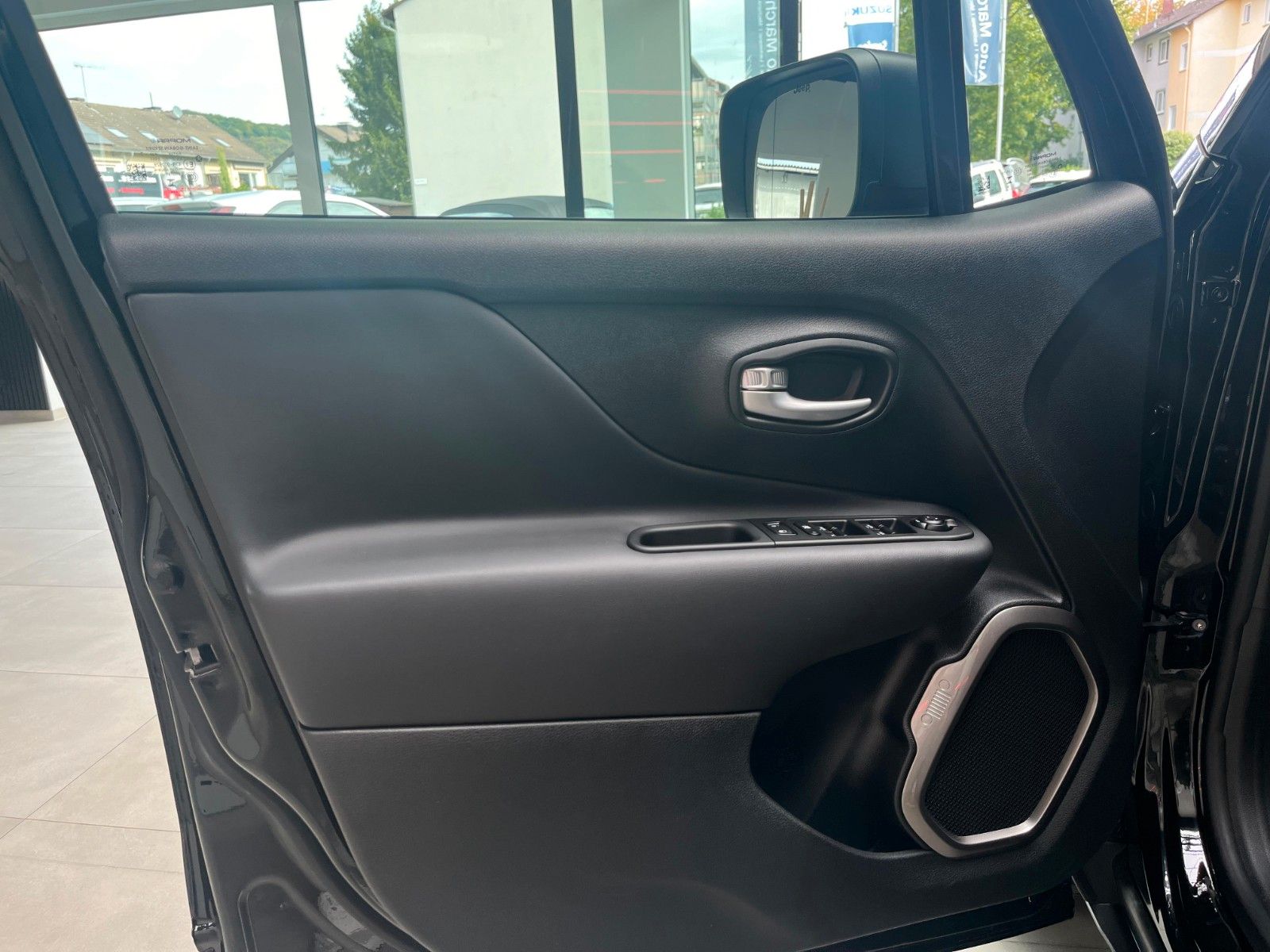 Fahrzeugabbildung Jeep Renegade 1.5 Mild-Hybrid FWD Summit*Pano*Leder