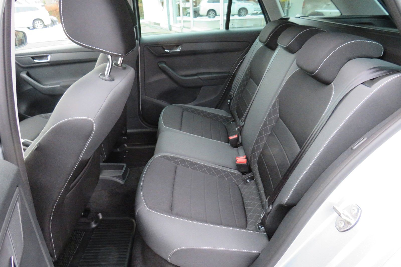 Fahrzeugabbildung SKODA Fabia Combi Ambition SITZH. GJ GRA PDC APP 1.H