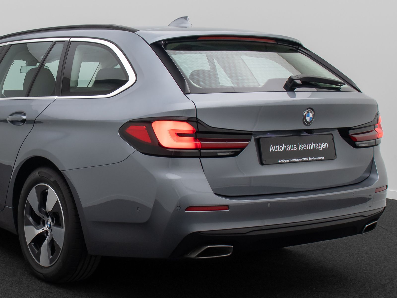 Fahrzeugabbildung BMW 520d Kamera HUD Alarm Panorama DAB Leder Sport