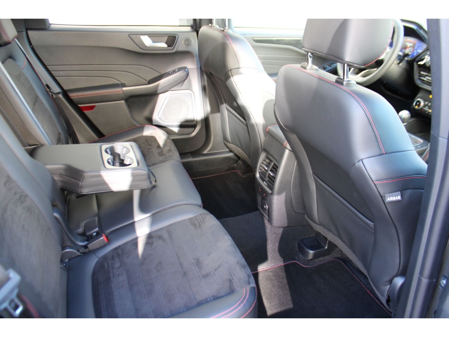 FORD Kuga 1.5 EcoBoost ST-Line X ACC LED TWA Pano AHK - Image 10