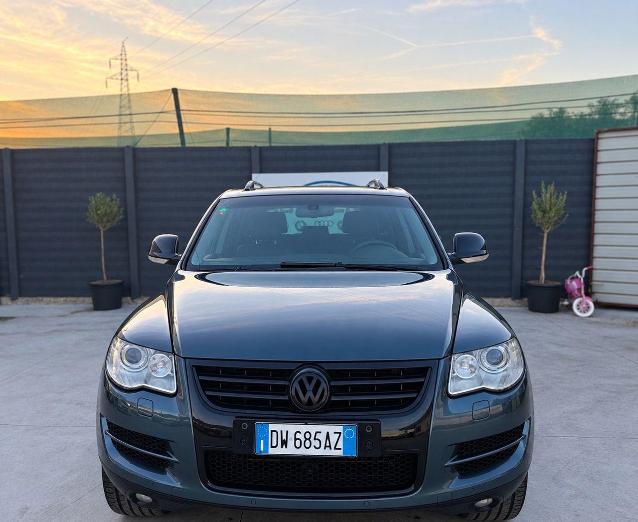 Volkswagen Touareg 2009 — rear view