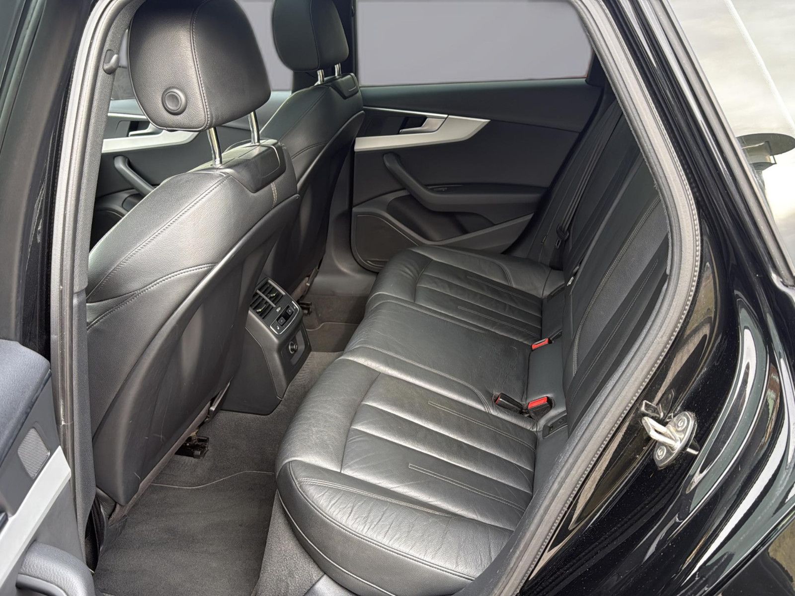 Fahrzeugabbildung Audi A4 Avant 40 TDI quattro sport/ AHK/ Leder