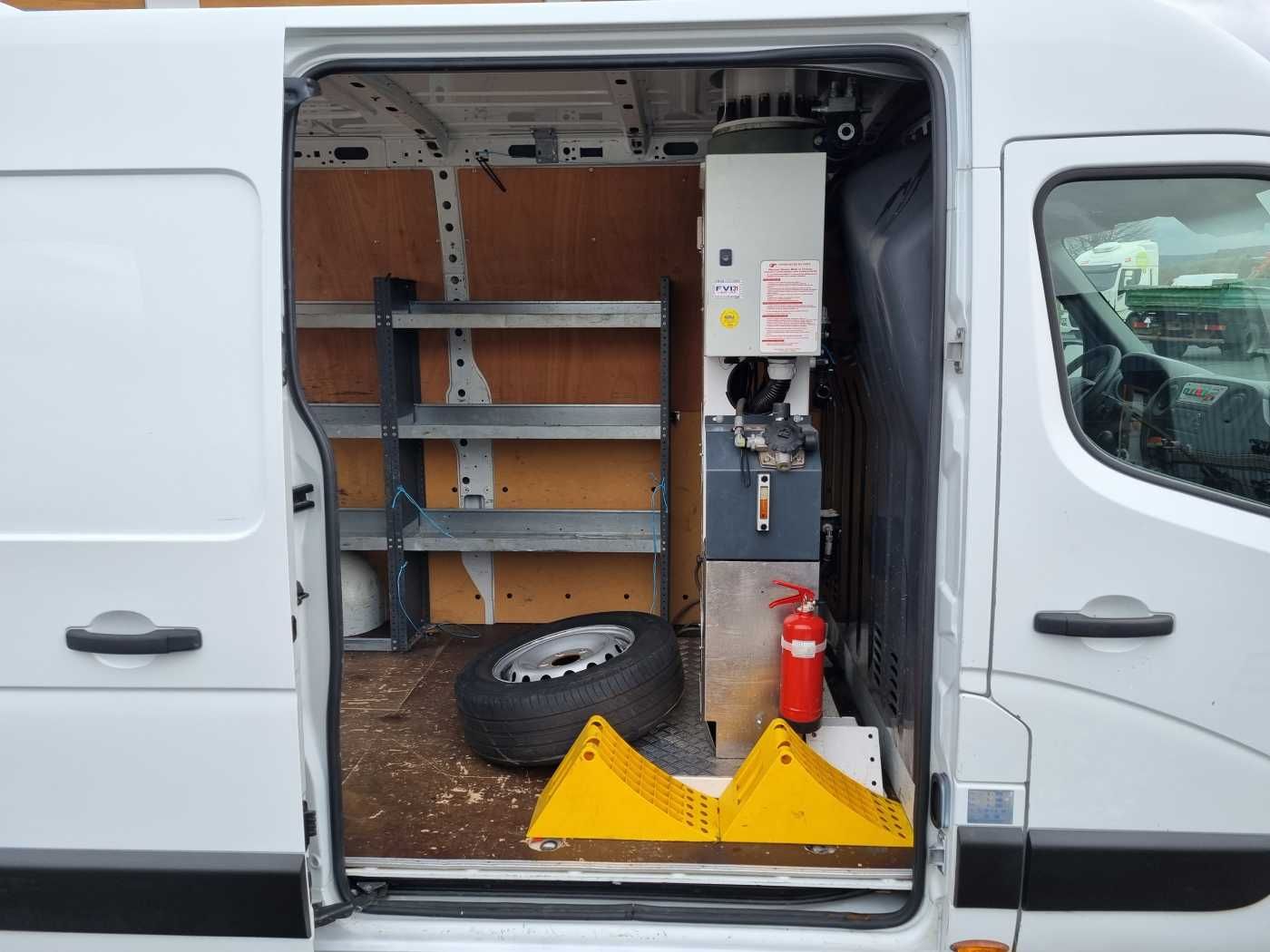 Fahrzeugabbildung Renault Master 2.3 dCi / France Elevateur 121FT, 12m