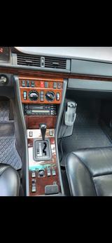 Mercedes-Benz E 320 Coupe - Mercedes-Benz E 320 mit Benzin-Antrieb