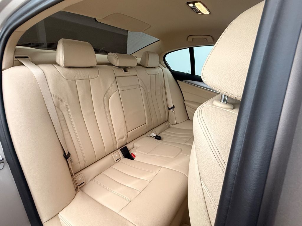 BMW 530i / 1.H RENTNER/ NUR 37.tKM/ GARANTIE/ BMW 530i / 1.H RENTNER/ NUR 37.tKM/ GARANTIE/