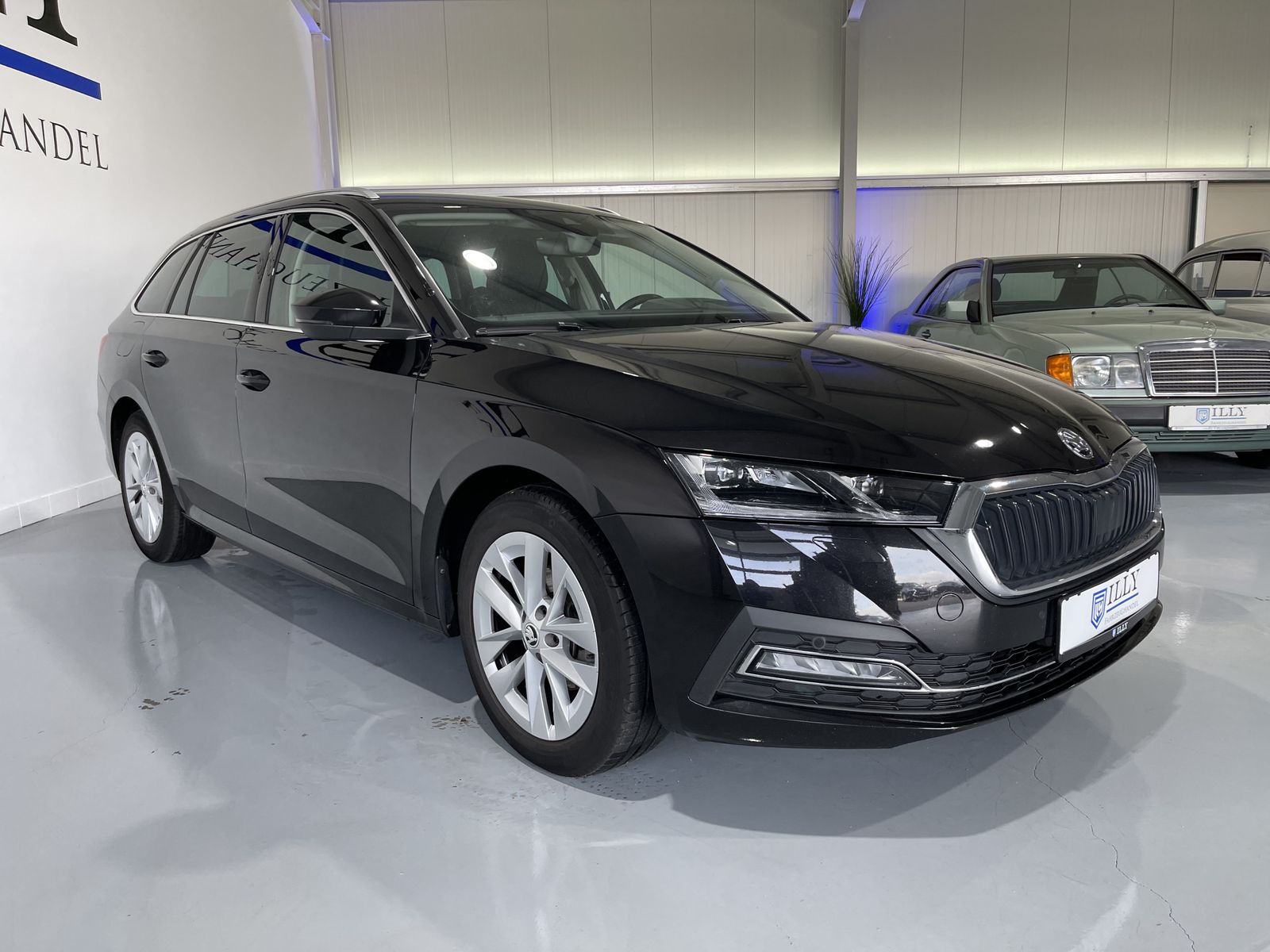 Fahrzeugabbildung SKODA Octavia 2.0 TDI*Leder*LED-Matrix*Navi*Head-Up*