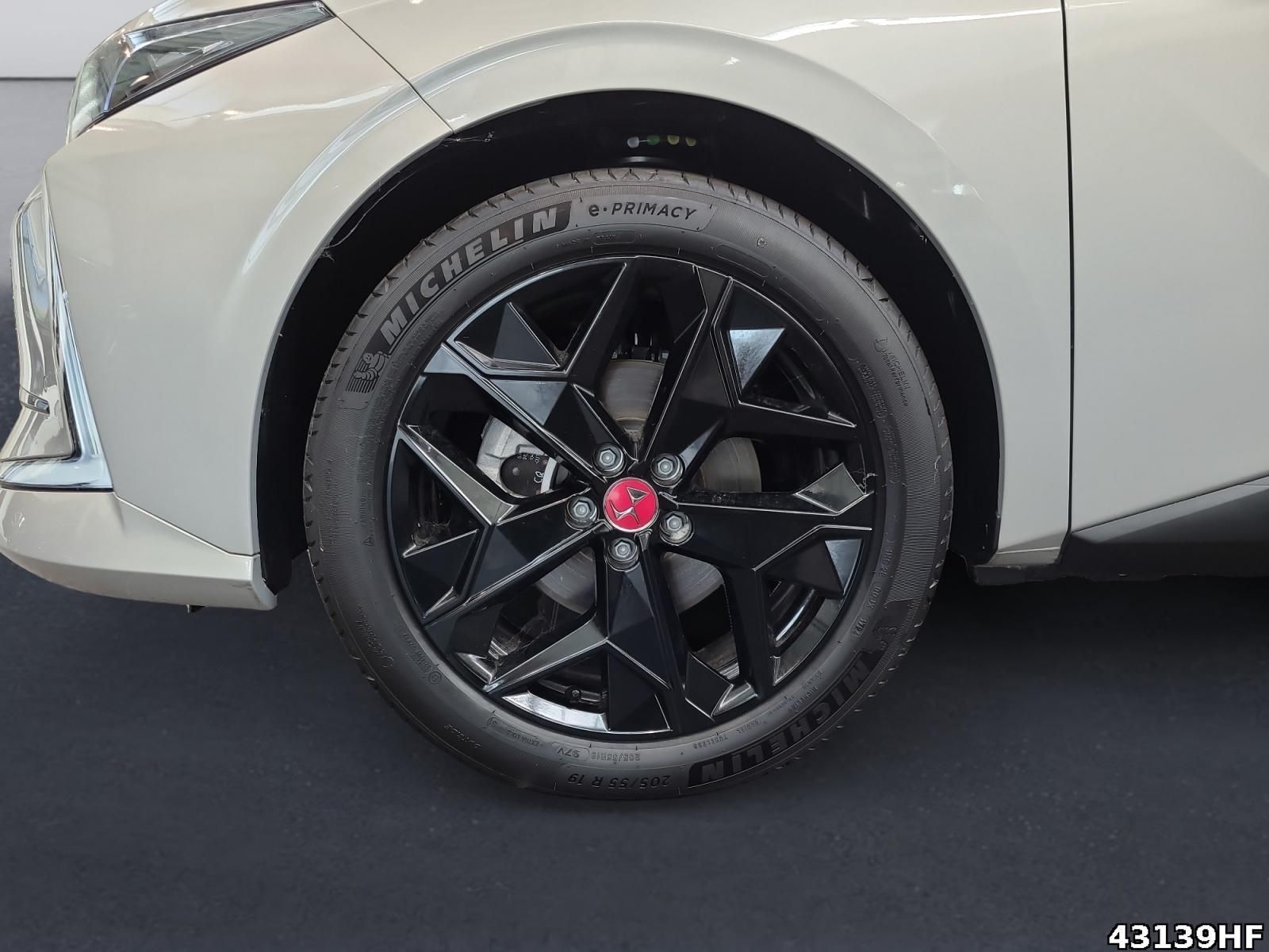 Fahrzeugabbildung DS Automobiles DS4 Performance Line+LEDER+NAVI+HEAD-UP+
