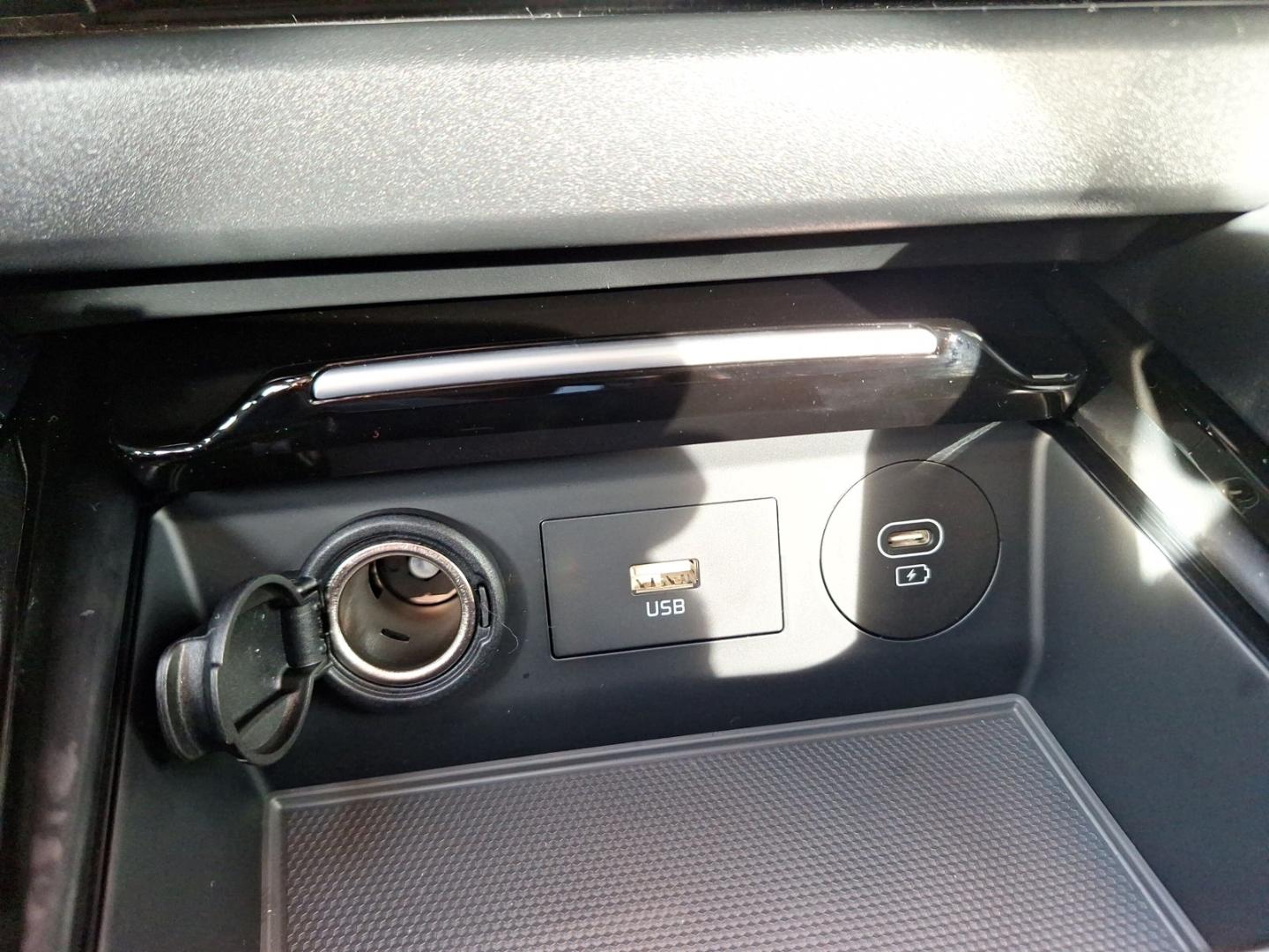 Kia Ceed_sw Ultimate Edition 1.5 DCT Mild-Hybrid Sty