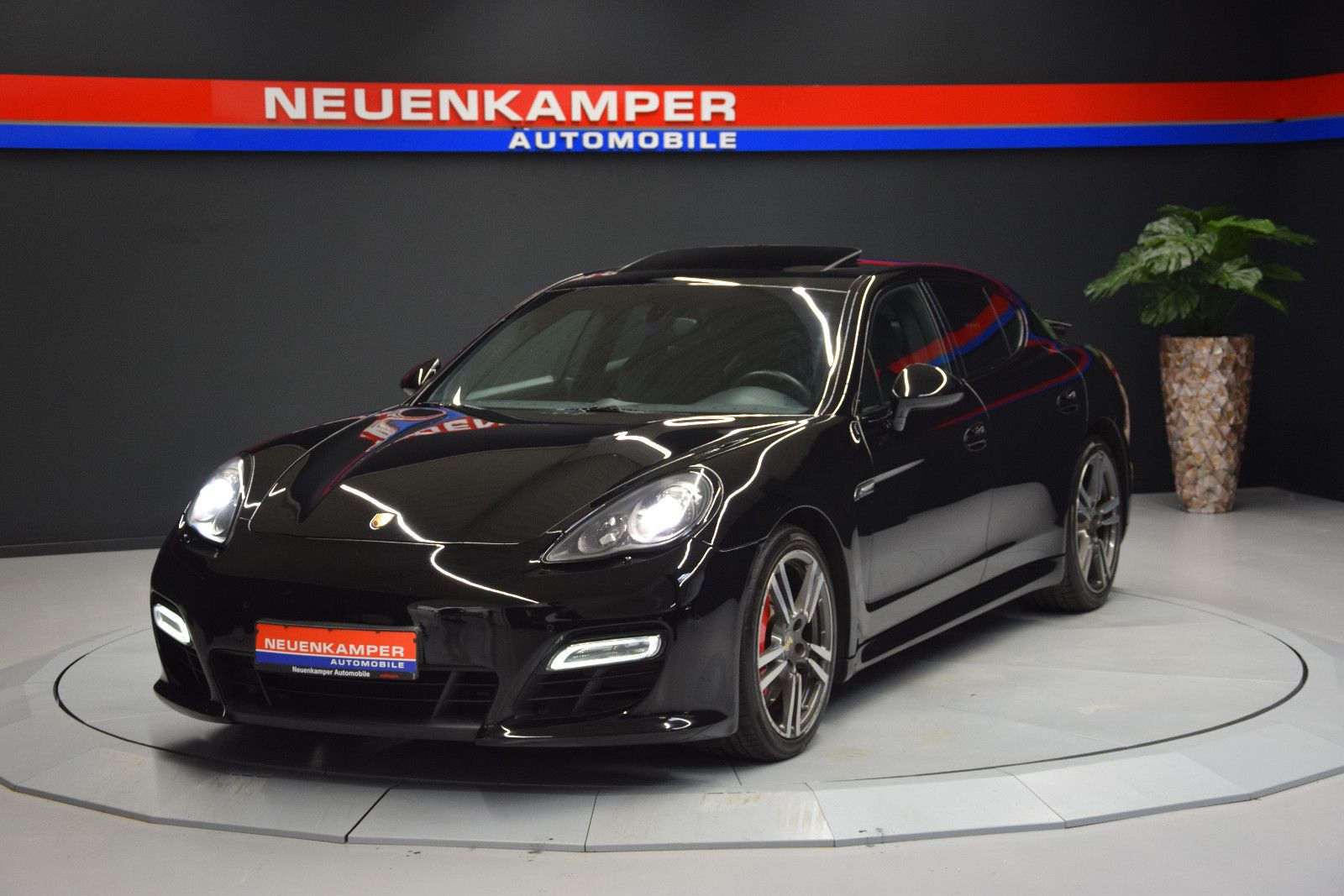 Fahrzeugabbildung Porsche Panamera GTS Bose Schiebedach PASM Sport Chrono
