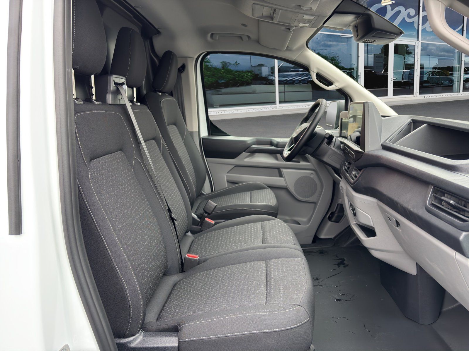 Fahrzeugabbildung Ford Transit Custom 2.5 PHEV 320 L1 Trend Multicab FW