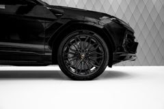Urus 4.0 V8 PHEV SE 2025 BLACK CARBON PANO