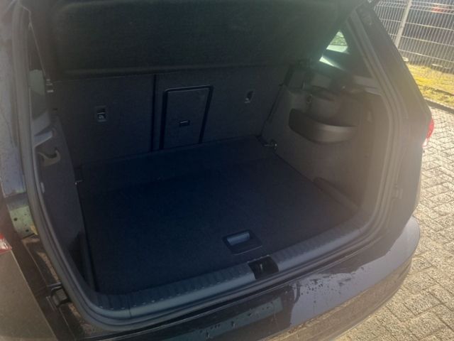 Fahrzeugabbildung SKODA Karoq 1.5 TSI Sportline NAVI AHK MATRIX-LED