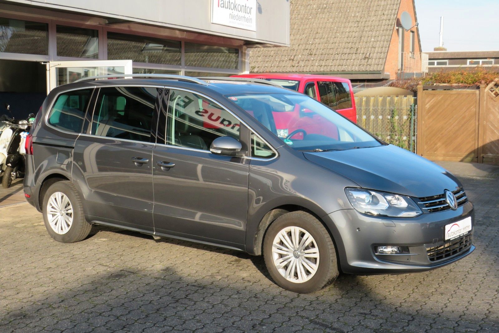 Fahrzeugabbildung Volkswagen Sharan Highline TDI DSG 7-S XENON ACC AHK "VOLL"