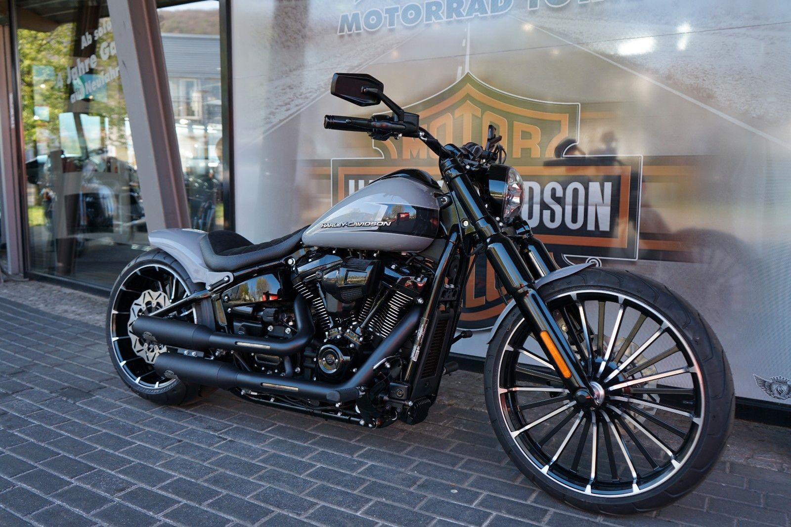 Fahrzeugabbildung Harley-Davidson Softail Breakout 117cui MY 2024 CUSTOMBIKE