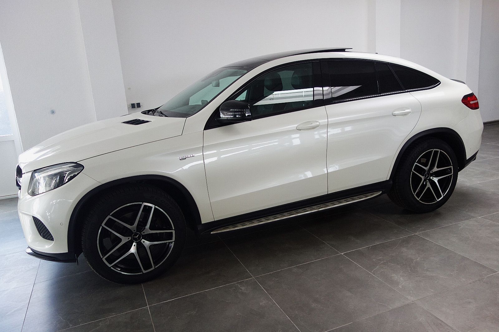MERCEDES-BENZ GLE 43AMG Coupe 4Matic Designo 9G/360°/Pan/Night
