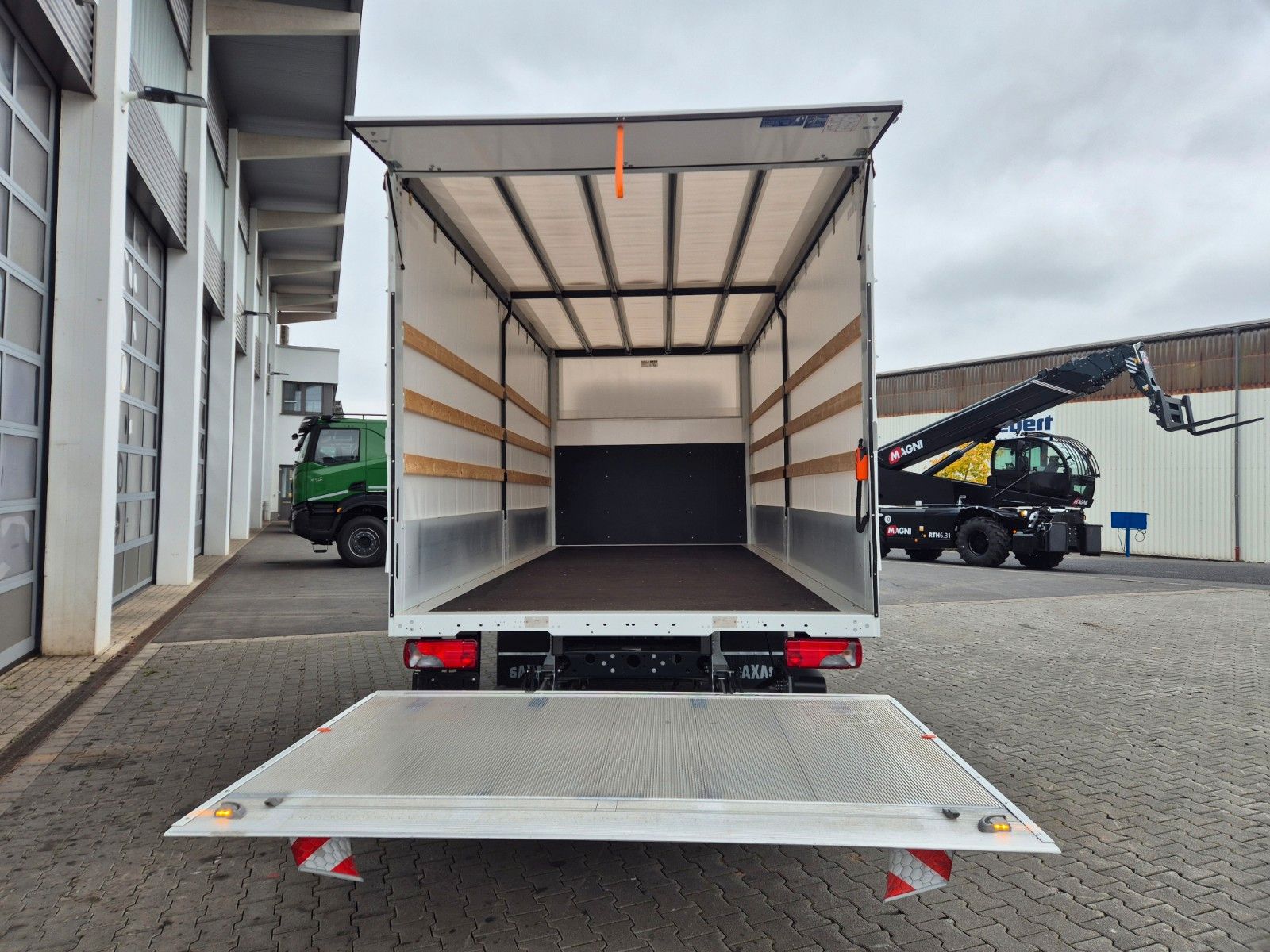 Fahrzeugabbildung Iveco Eurocargo ML75E19/P LBW  Spoiler Klima 3 Sitze