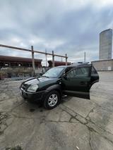 Hyundai TUCSON 2.0 CRDi VGT GLS 4WD GLS - Hyundai TUCSON Gls mit Diesel-Antrieb