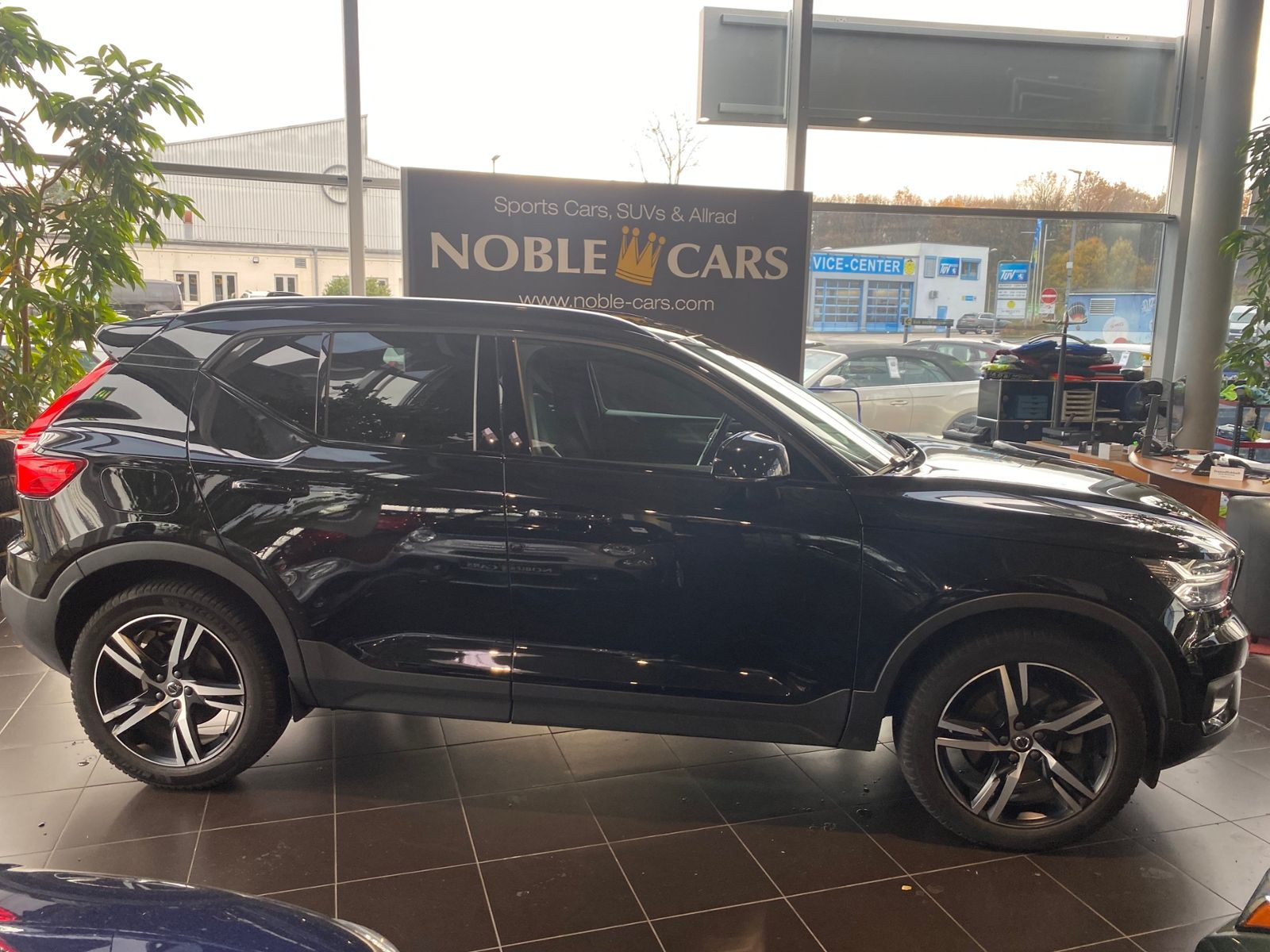 Fahrzeugabbildung Volvo XC40 R Design 2WD AHK LED NAV SHZ ALU