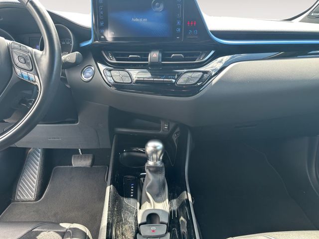 C-HR Hybrid Style Selection