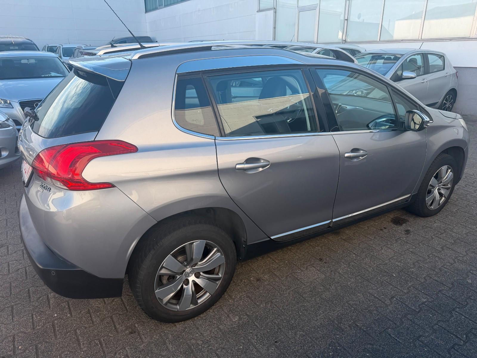 Peugeot 2008 Allure TEILLEDER/KLIMA/NAVI/AHK/PDC