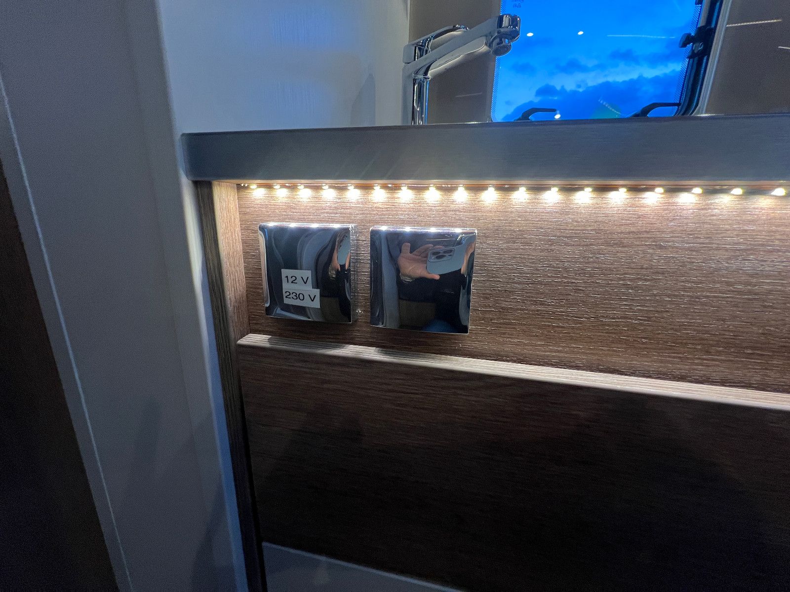 Fahrzeugabbildung Dethleffs Trend I 7057 DBL EBL SOLAR SAT TV LOUNGE 1.HAND