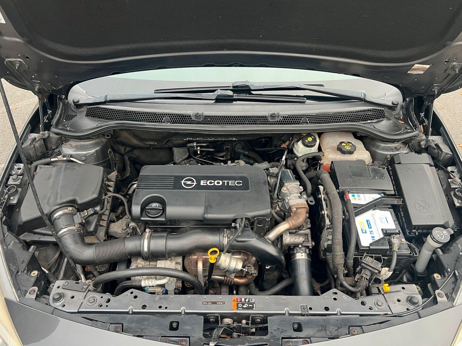 Opel Astra 2011 — interior