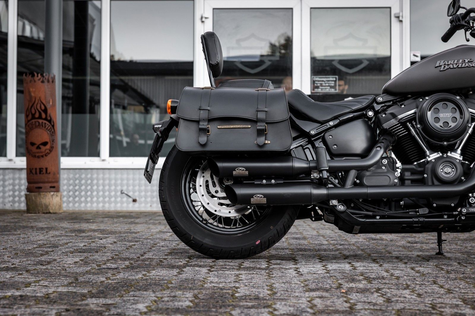 Fahrzeugabbildung Harley-Davidson FXBB STREET Bob Softail - JEKILL&HYDE