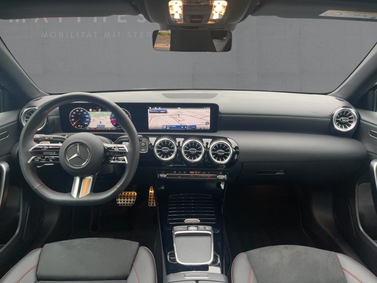 Fahrzeugabbildung Mercedes-Benz A 200 AMG/Pano/Kamera/AHK
