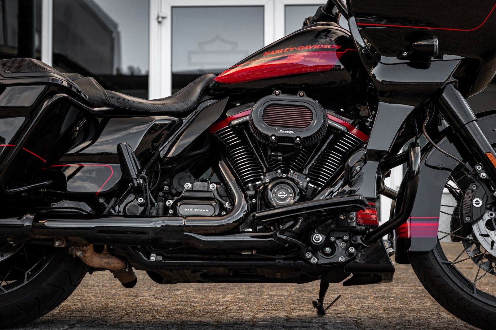Fahrzeugabbildung Harley-Davidson CVO ROAD GLIDE 117 FLTRXSE - JEKILL&HYDE