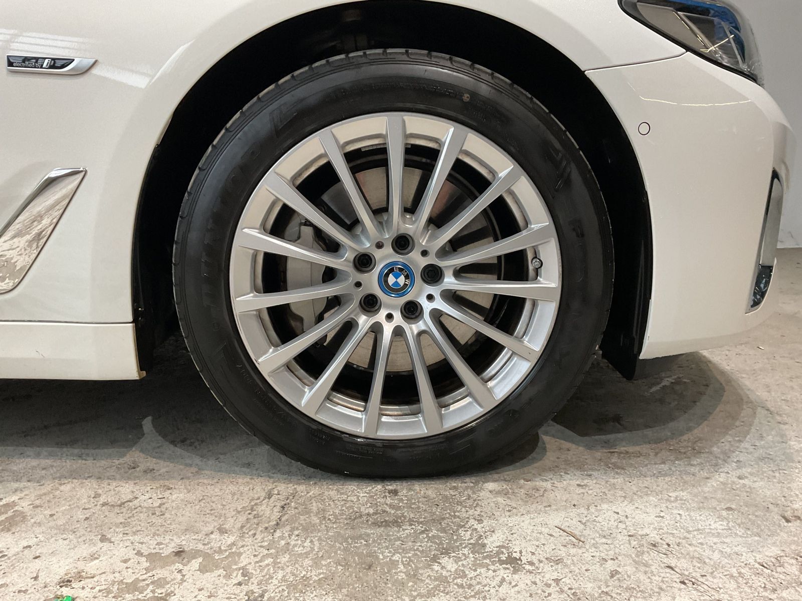 Fahrzeugabbildung BMW 530e xDrive Head-Up HiFi DAB WLAN AHK