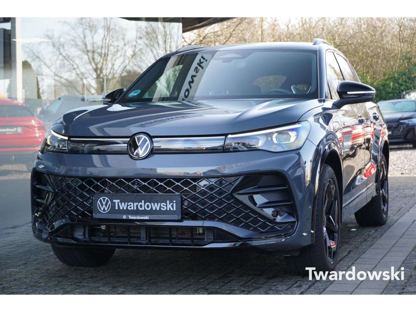 Volkswagen Tiguan 1.5 TSI R-Line MATRIX eHybrid PANO AHK HU