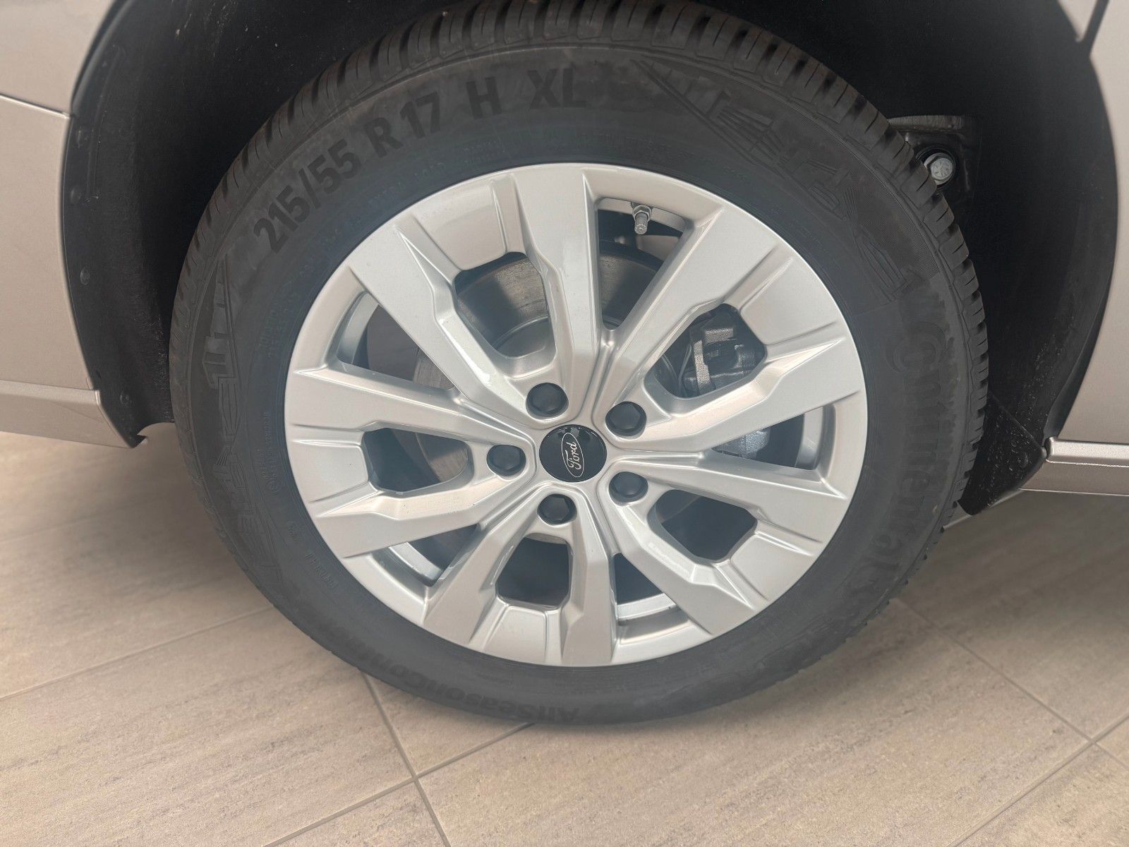 Fahrzeugabbildung Ford Grand Tourneo Connect Titanium