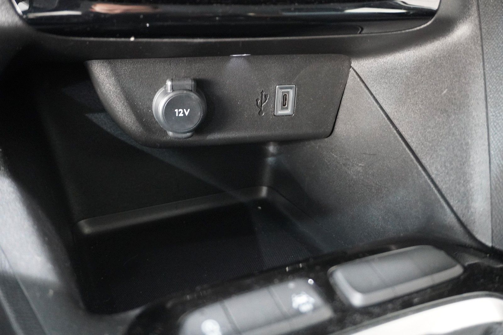 Fahrzeugabbildung Opel Corsa F 1.2 FACELIFT NAVI/LED/KAMERA/VIRTU./DAB+