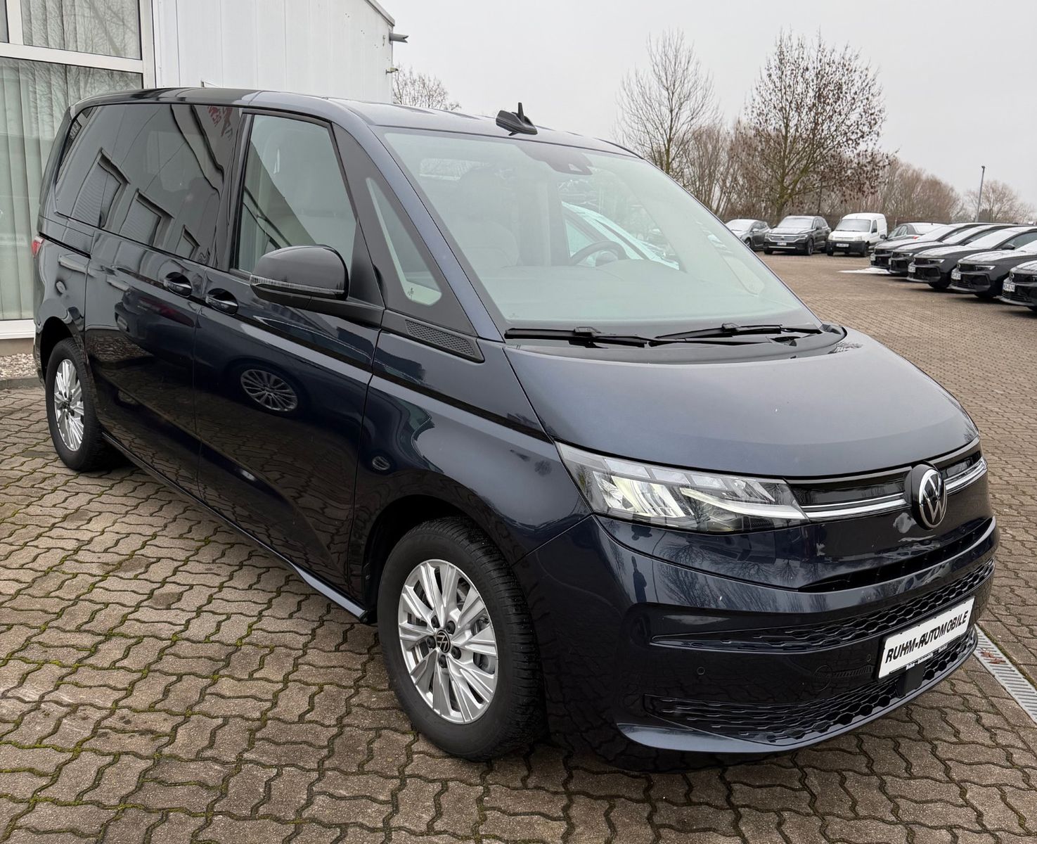 Volkswagen T7 Multivan 2.0TDI el.Türen Anhängerkupplung imagem 2