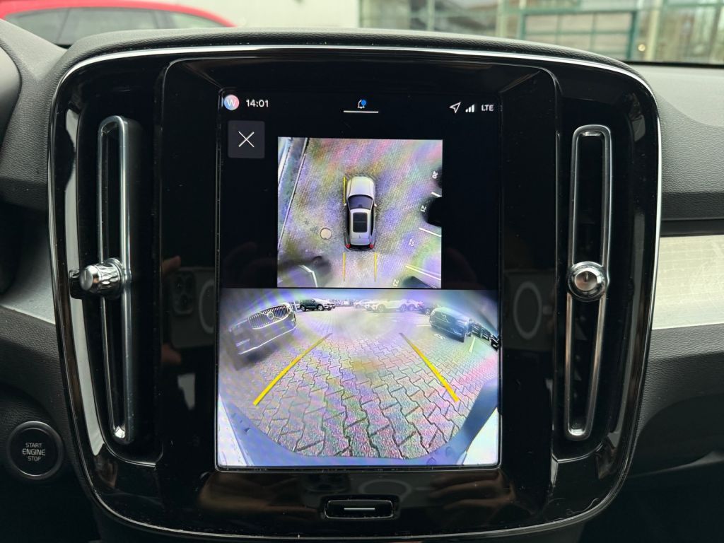 VOLVO XC40 B3 B DKG Plus Black Edition 360° Standheiz VOLVO XC40 B3 B DKG Plus Black Edition 360° Standheiz