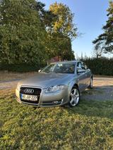 Audi A4 1,6L - Audi A4 mit Benzin-Antrieb: Limousine, 1.6