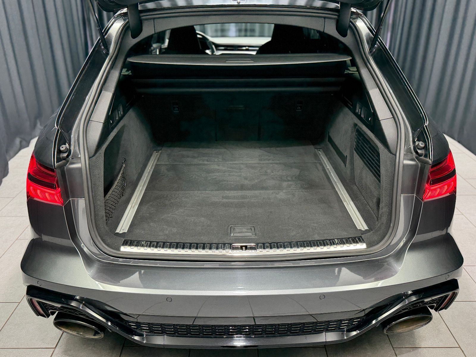 Fahrzeugabbildung Audi RS6 Avant 4.0 TFSI quattro |KERAMIK|B/O