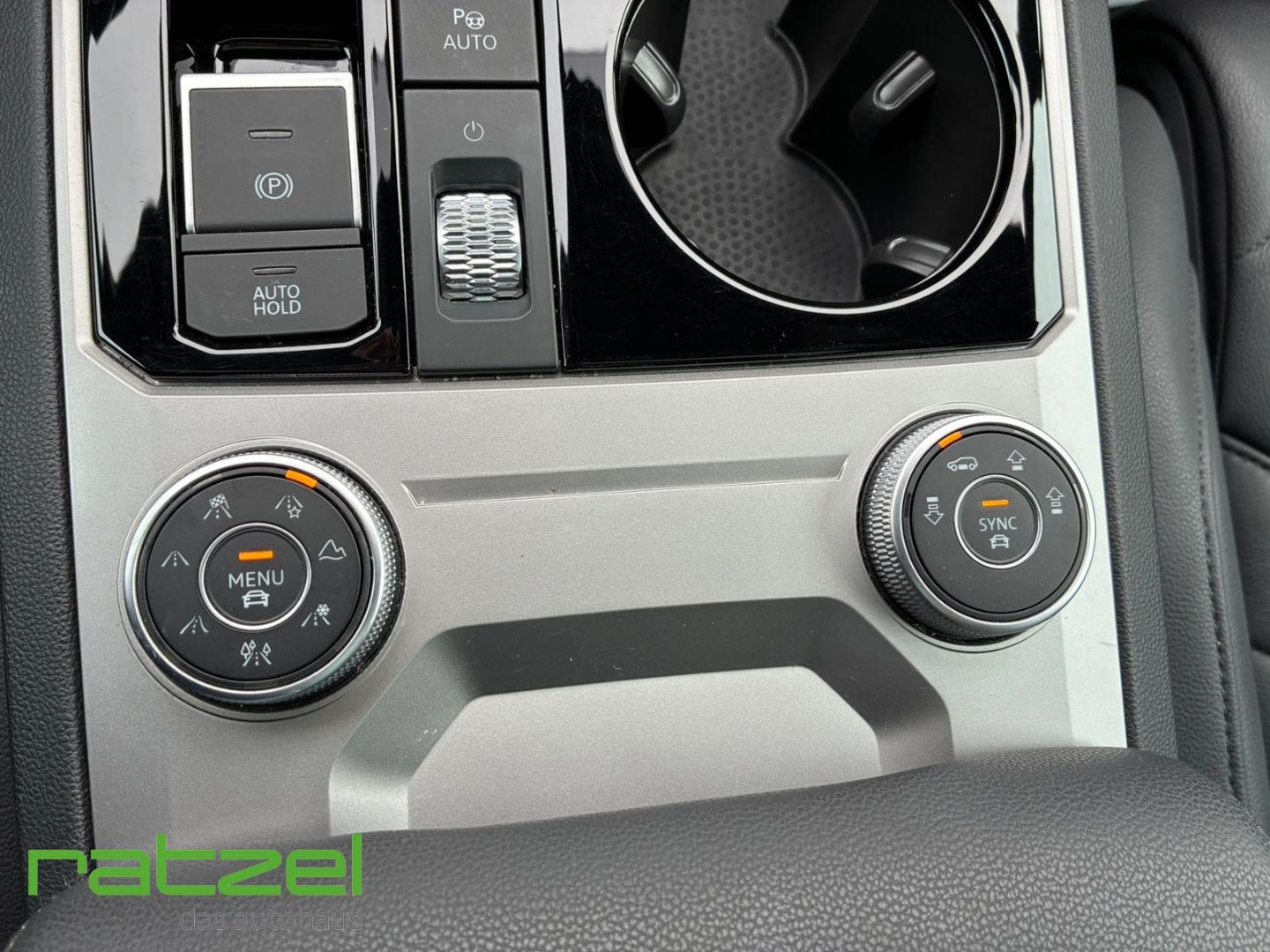 Fahrzeugabbildung Volkswagen Touareg Elegance 4Mot. eHyb. El. Panodach Navi L