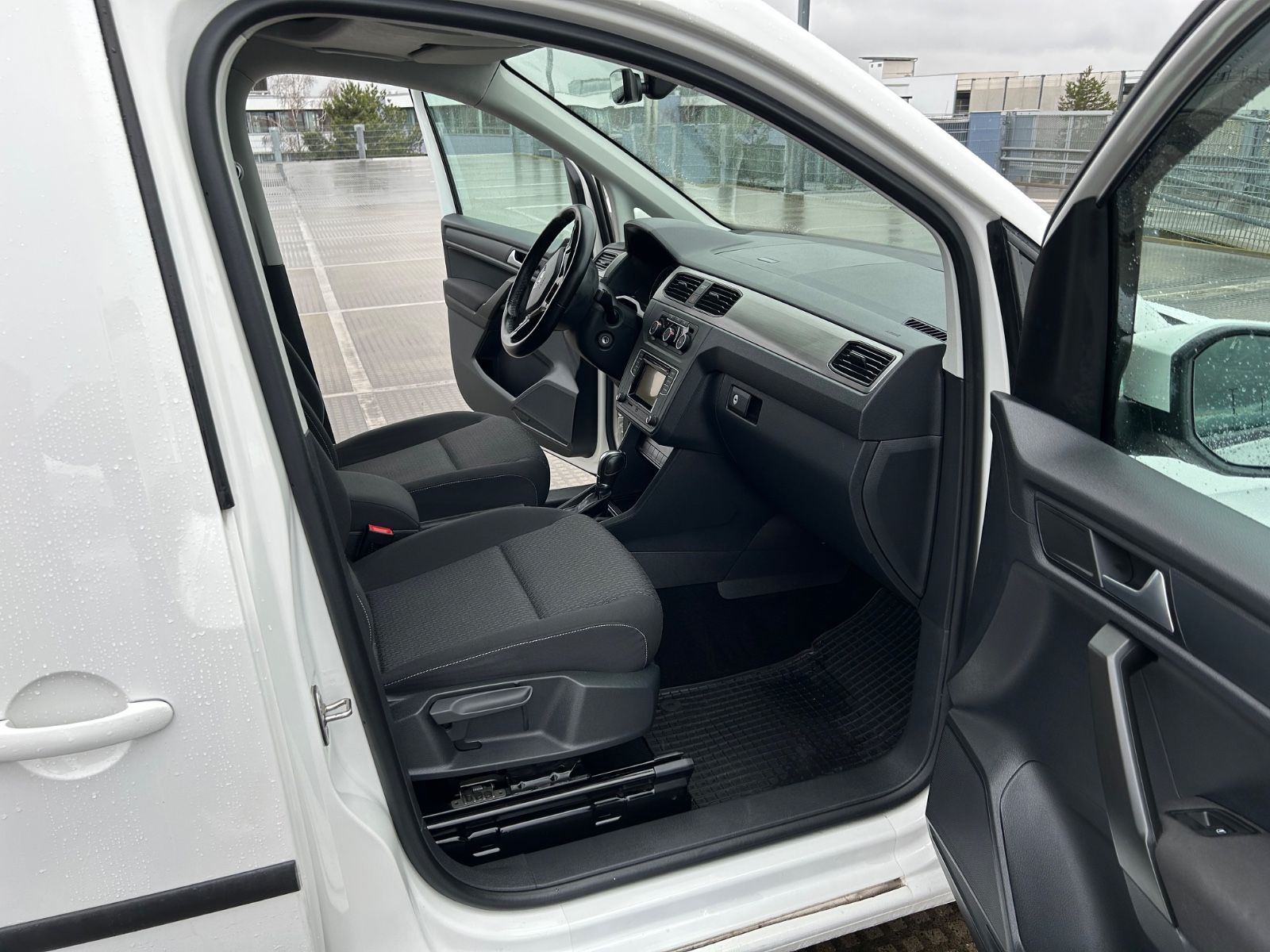 Volkswagen Caddy Maxi~CNG~NAVI foto 15