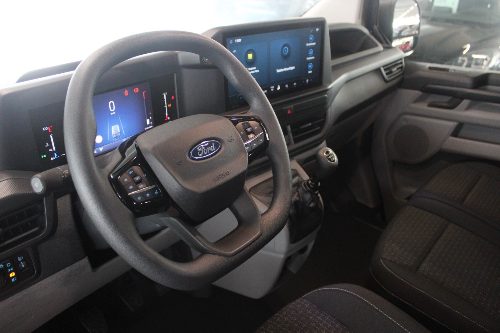 Fahrzeugabbildung Ford Transit Custom TREND L1 Kasten AHK + DACHTRÄGER