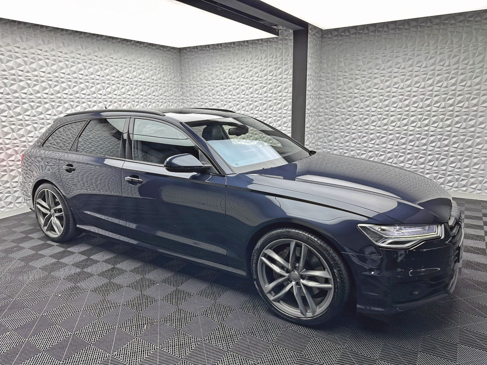 Fahrzeugabbildung Audi A6 3.0 TDI S-LINE/LUFT/PANO/360°/HUD/KEYL/MATRIX