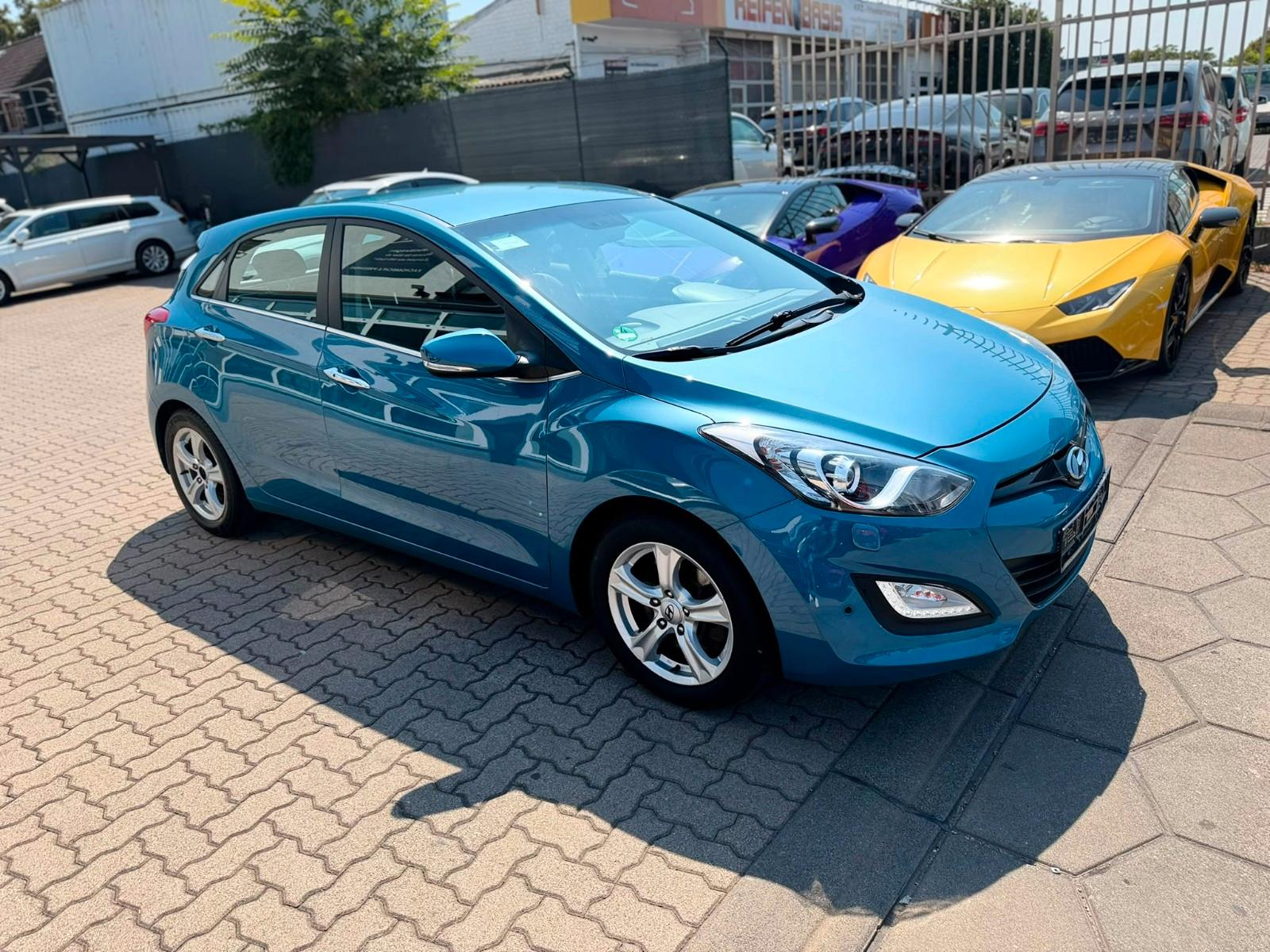 Hyundai i30 Style*LED*NAVI*TEMPOMAT*KAMERA*SHZG*